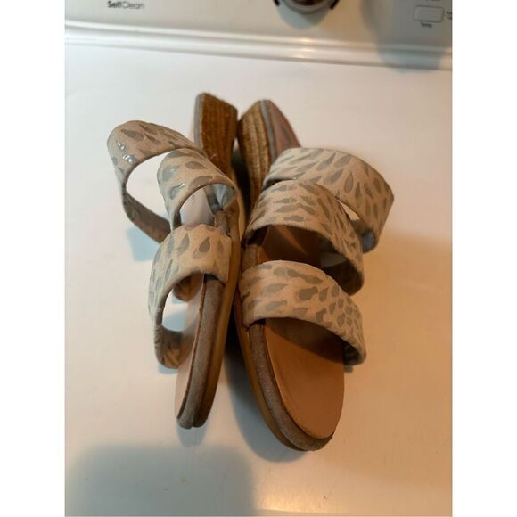 Eric Michael Sandals - Picture 4 of 6